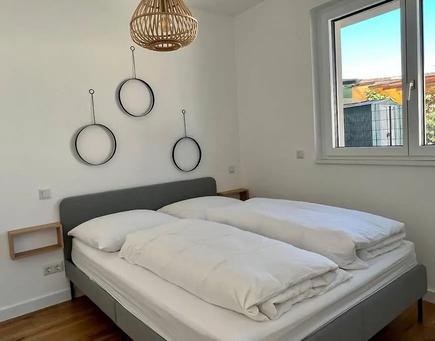 Modern Studio Gardenia_Gartenwohnung Alte Donau Vienna Apartment